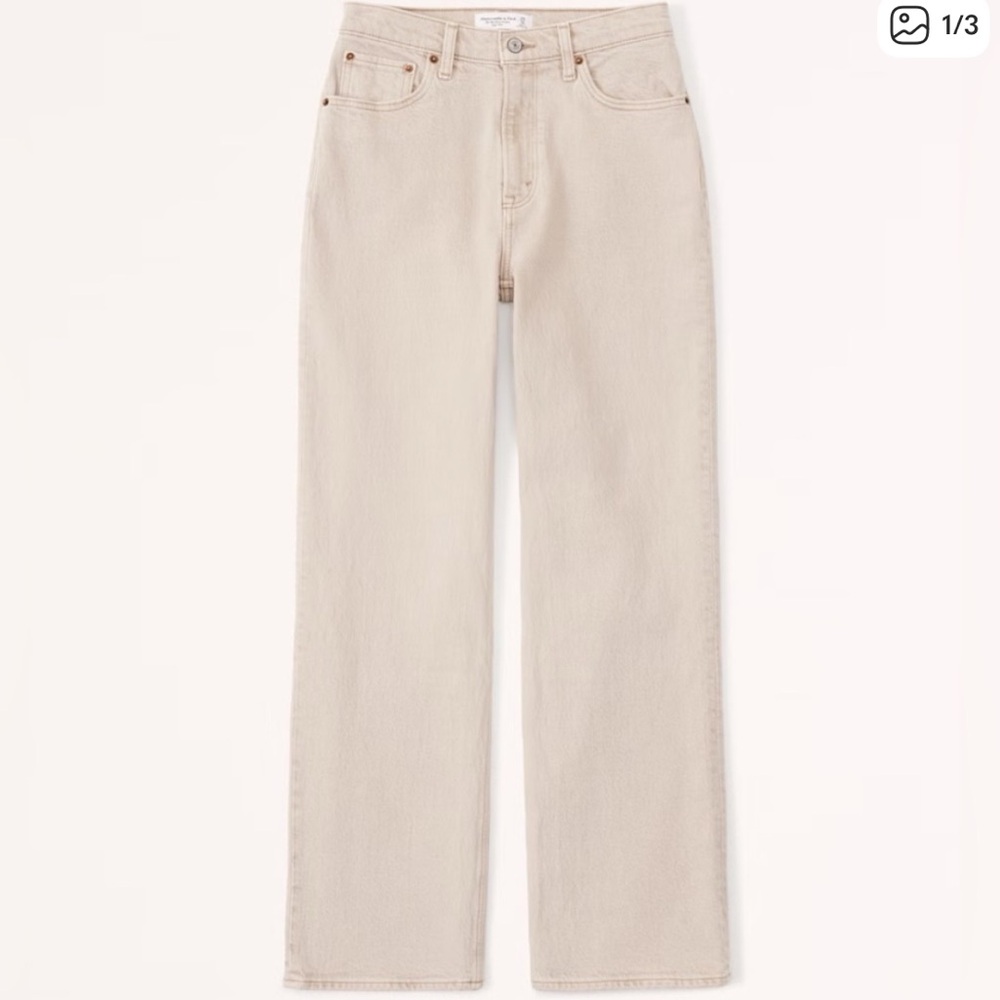 Abercrombie & Fitch Curve Love High Rise 90s
Relaxed Jean